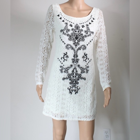 Gentle Fawn Dresses & Skirts - Gentle Fawn Lace and Embroidered LS Dress Size Large